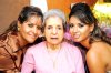07122007
Leslie junto a su mamá y su abuelita Flora López viuda de García.