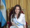 Cristina Fernández de Kirchner, una carismática abogada de 54 años, prestó  juramento como mandataria de Argentina para convertirse en la quinta mujer presidenta en la historia de Latinoamérica.
