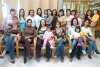 02122007
Un grupo de amistades se reunió en un restaurante para festejar el próximo nacimiento del bebé que espera Diana García de Juárez.