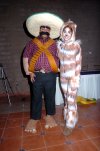 02122007
Omar Gutiérrez de Anda acompañado de la anfitriona de su fiesta de cumpleaños, su esposa Lupita Leal de Gutiérrez.