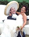 Los novios irán de Luna de miel a Acapulco y establecerán su residencia en la ciudad de México y Guadalajara.