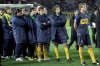 El futbolista balón de oro 2007, Kaká, felicita a su compañero Filippo Inzaghi después que marcara su segundo gol y el cuarto definitivo para su equipo ganará se coronara.