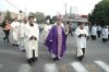 Después de la misa, una procesión pasó por la avenida Abasolo, la calzada Colón y la avenida Matamoros hasta la Catedral del Carmen.