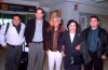 11122007
Carmen Salinas llegó a Torreón y la recibieron Roberto y Jorge Salinas, Manolo González y Gustavo Briones.