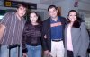 12122007
Pablo Fernández y María Guadalupe Mireles llegaron de México y fueron recibidos por Rafael Rodríguez y Goretti Mireles.