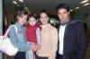 18122007
Claudia Villarreal viajó a Baja California y la despidieron Vanessa, María y Víctor Woo.