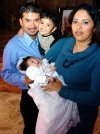 10122007
Roberto Carlos y Karla Fabiola festejaron su bautizo y cumpleaños, respectivamente, acompañados de sus papás Carlos y Fabiola Herrera.