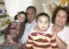 25122007
Don Mariano Vargas y Amanda de Vargas con sus nietos Max y Marianita.
