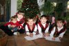 20122007_j_Emocionados, los hermanitos Jimena, Regina, Javier, Bárbara y Priscila de la Peña Schott hicieron la carta para el Niño Dios.