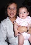 23122007_d_Conchita Flores con su hijita Ana Camila, captadas en el cumpleaños de Mauricio Treviño.