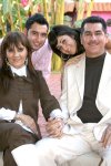 14122007
Señora Pilar Gámez acompañada de su esposo Carlos y sus hijos Carlos Alfonso y Mariana, organizadores de su fiesta de cumpleaños.
