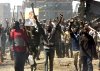 Miles de seguidores del Partido de Unidad Nacional (PNU) del presidente Mwai Kibaki y del Movimiento Democrático Naranja (ODM), de Raila Odinga, protagonizaron violentos enfrentamientos en Nairobi y Mombasa.
