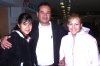 03012008
Demi y Selene Alvarado despidieron a Cosme Gallegos quien realizó un viaje a Toluca.
