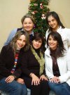 02012008
En pasada convivencia navideña se encontraban Diana Algaba, Lupita Juárez, Rosy Luna y Mayné Martínez.