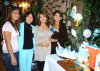 06012008
Rosalba Hernández disfrutó de una bonita fiesta de regalos con motivo del próximo nacimiento de su bebé.