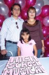 06012008
José de Jesús Pedroza y Karla Hernández de Pedroza, festejaron el octavo cumpleaños de su hija Leticia.