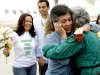 Ambas mujeres fueron recibidas con flores y abrazos por sus familiares, que los esperaban la rampa presidencial del aeropuerto junto a varios funcionarios del Gobierno del presidente de Venezuela, Hugo Chávez.
