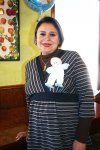 11012008
Brenda Martínez Téllez en la fiesta de regalos para bebé que le fue ofrecida recientemente.