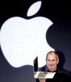 Steve Jobs, presidente del grupo tecnológico Apple, anunció el lanzamiento de MacBook Air, el portátil más delgado del mundo.