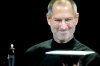 También Steve Jobs, divulgó una serie de nuevas características para iPhone, un artefacto que combina los servicios de teléfono celular, reproductor de música y acceso a internet.