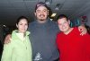 09012008
Leticia Jaidar y Alberto Lucero despidieron a Jesús Galván, quien realizó un viaje a San Diego, California.