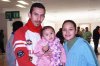 12012008
Édgar Silva despidió a Érika Aguirre y a la pequeña Kendra Silva, quienes viajaron a Tijuana.