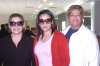 14012008
Ingrid Pulido viajó a San José del Cabo, Baja California, y fue despedida por Sonia y Yolanda Naranjo.