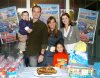 20012008
Rodrigo, Bia, Juliana y Daniel acompañaron al pequeño Lucas el día de su fiesta de cumpleaños.