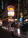 Mayra Sandoval en su reciente visita a NY. frente al Times Square.