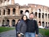 Jose Antonio De Leon y Laura Olague durante su visita en Italia. Coliseo en Roma.