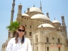 Maribel Hernández Frausto ante la mezquita de Alabastro de Mohammed Alí en la ciudadela del Cairo Egipto.