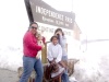 Yasmin Alonso de G. junto a sus hijas Mariana y Andrea en la montaña de Independence Pass en Aspen Colorado el pasado mes de Junio.