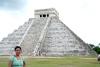 Anabel Nunez  de vacaciones en una de las nueva 7 maravillas modernas del mundo, las piramides de Chichen Itza.