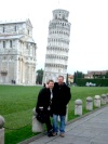 Norma Gutierrez y Gabriele Marchi en su viaje de Bodas Pisa Italia. Atrás de ellos la Torre de Pisa.