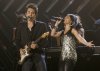 En una competencia de buenas piernas, Tina Turner se unió a Beyoncé para cantar Proud Mary.