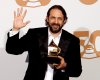 Las estrellas de la música asistieron a la 50a ceremonia de los premios Grammy con trajes festivos y respetuosos.