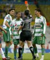 Omar Bravo provocó la erupción del Jalisco en una espectacular jugada con el 'Venado' Medina, quien le dio un excelente pase de taconazo para que el número nueve de Chivas resolviera con tiro de pierna derecha para vencer a Sánchez con el 3-2 al minuto 84.