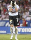 Chivas de Guadalajara se mantiene como líder general del futbol mexicano, tras vencer en un emocionante duelo a Santos Laguna por 3-2, con una gran actuación del delantero Omar Bravo, quien anotó dos tantos en el encuentro correspondiente a la fecha cinco del Torneo Clausura 2008.