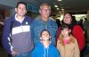 12022008
Jorge Leal, José Montiel y Lizeth Torres llegando a la ciudad de Torreón, Coah., después de su estancia en México.