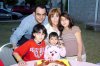 09022008
Ana Camila Rivera Zugasti en la compañía de sus padres Tina Zugasti de Rivera y Jorge Rivera Mendoza, y sus hermanos Jorge Ernesto y Daniela.