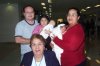 25022008
Hilda Estela Torres viajó a México y la despidieron Eira Gutiérrez, Cristian Santibáñez, y las niñAs Eira y Luz Estela Santibáñez.