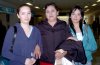 28022008
Diana Zamarripa viajó a México y la despidieron Josefina Esparza y Daniela Zamarripa.
