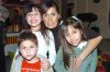 11022008
Cristina Medrano de Ríos con los niños Raúl, Mari Jose y Cristy Ríos Medrano.