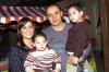 11022008
La festejada junto a sus papás Dulce Valadez y Enrique Sandoval, y de su pequeño hermanito Enrique.