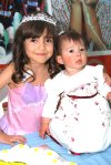 18022008
Araceli Montelongo González acompañada de la pequeña Daniela Montelongo Ramírez, el día de su cumpleaños.