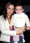 22022008
Paty Aristegui con su sobrino Emiliano Aguilera, asistieron al cumpleaños de Marian Cereceda.