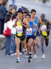 Los corredores mexicanos Procopio y Carlos Cordero apretaron el paso para
tratar de dar alcance a los kenianos.
El monarca pudo alcanzar y superar
en primera instancia a Julius Kipyego.