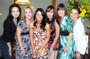 03032008
Lucero Kanno, Ale de la Fuente, Adrianna Reza, Karla Belmonte, Alicia Rodríguez y Karina Leal, en una despedida de soltera.