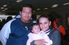 07032008
Ivania Cigarroa y la pequeña Valentina viajaron a Cancún y las despidió Esteban Tovilla.