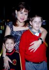 07032008
Leonardo con su mamá Maru Soto de De la Parra y su hermano Lorenzo.